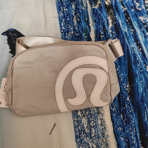 Lululemon Everywhere Belt Bag Large 2L - Picture 1 of 3
